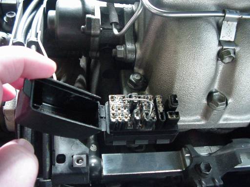 engineDiagnosticPortE1TcEs.jpg (33747 bytes)