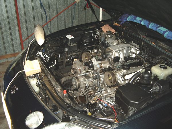 enginebay.jpg (124542 bytes)